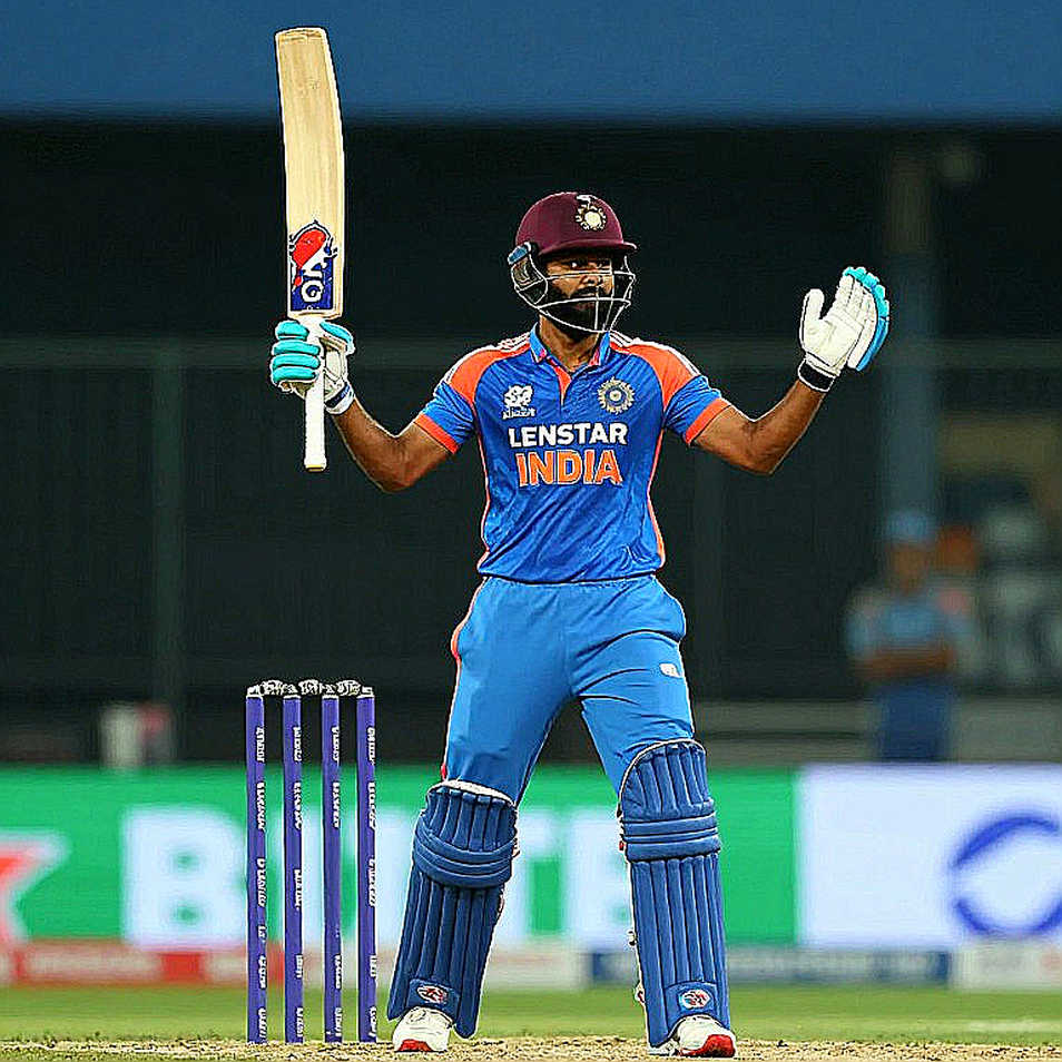 Mominul Haque Sidelined After Head Injury, Zakir Ali Named Concussion Substitute as Bangladesh's Top Order Cracks